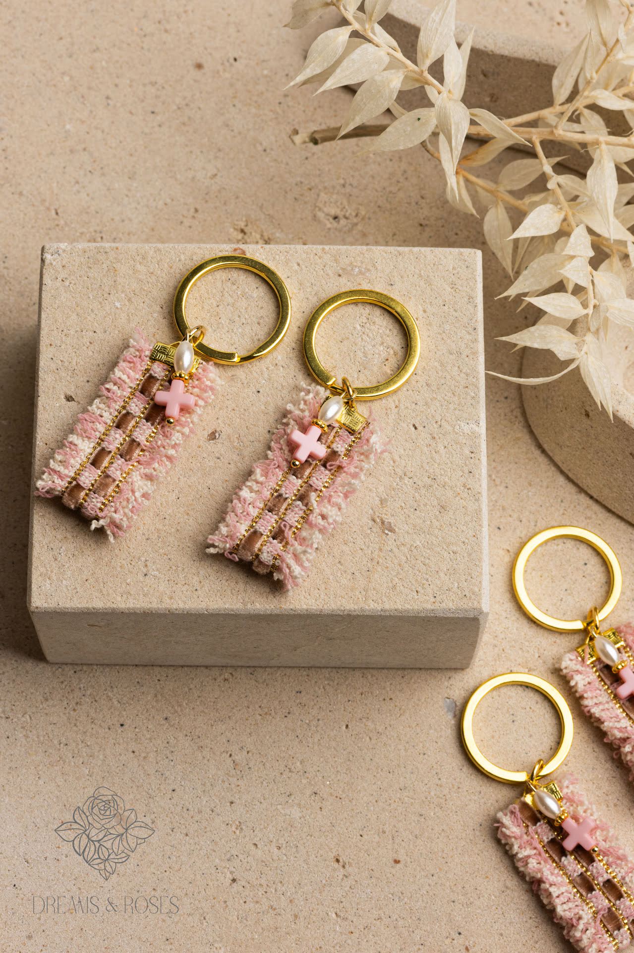 Μαρτυρικό μπρελόκ K5 ροζ σταυρό 50τμχ