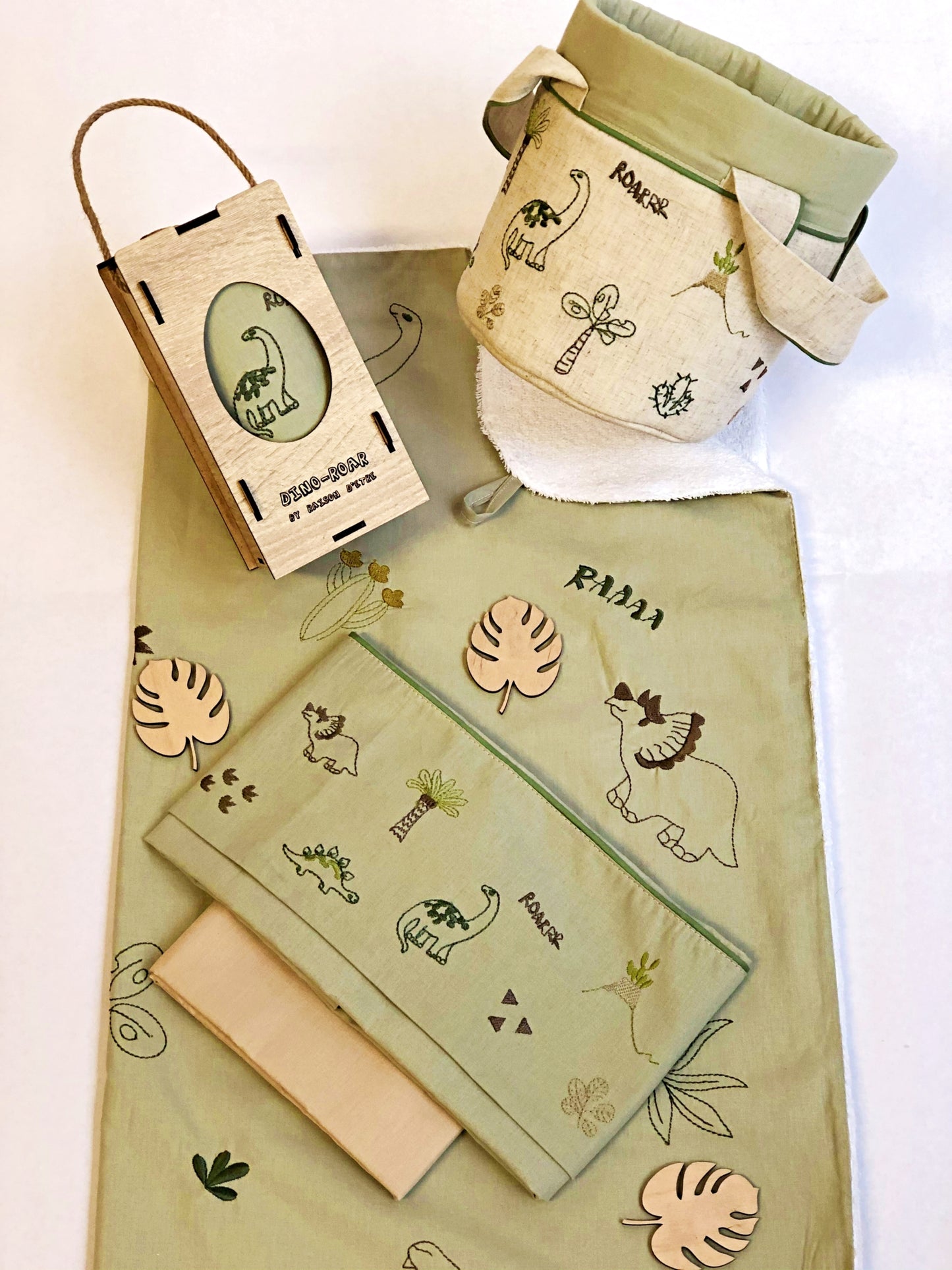 Baby gift set Dino-Roar green 13pcs