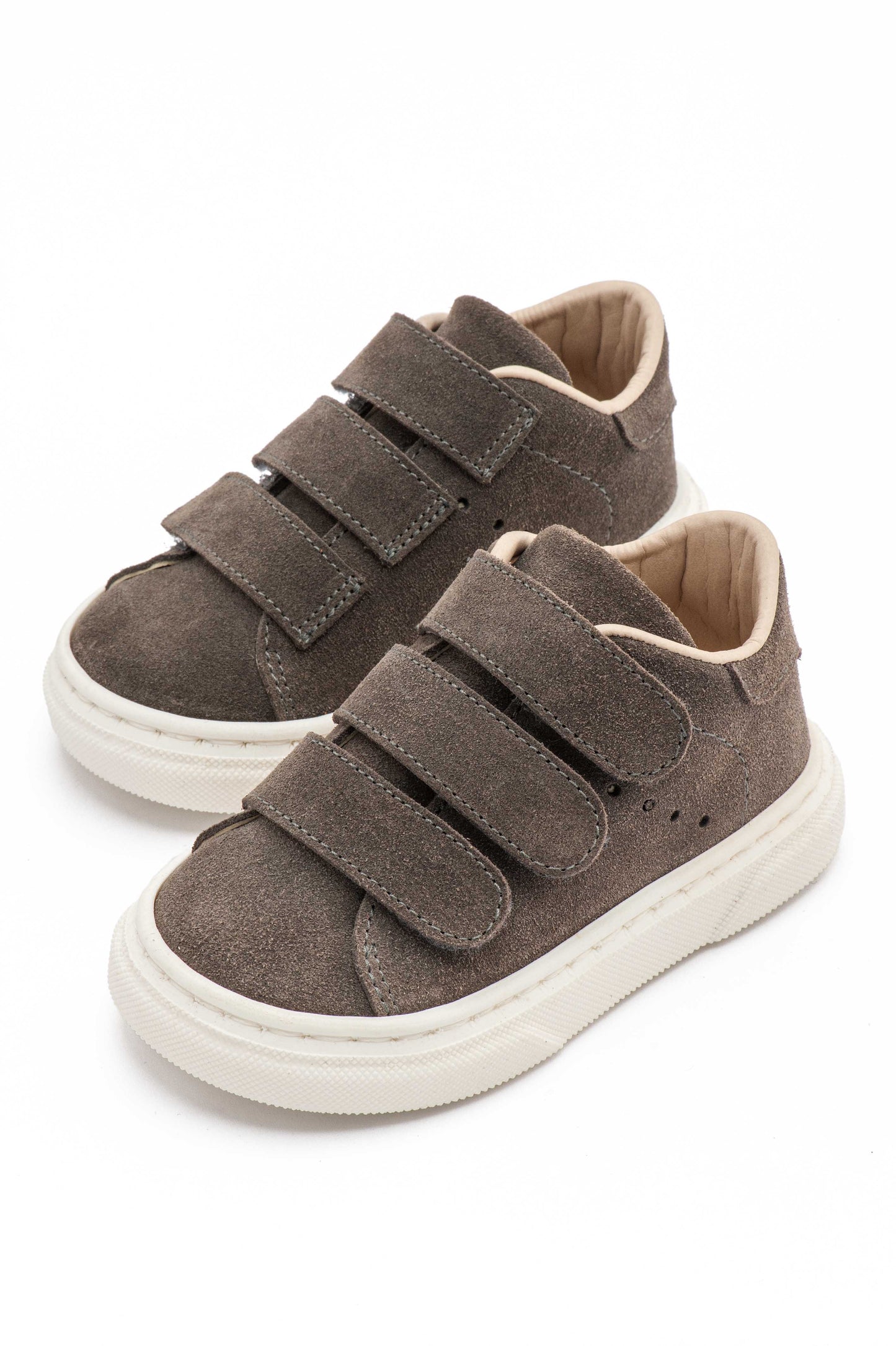 Monochrome Sneaker with Triple Barette Hats BW4254 Grey